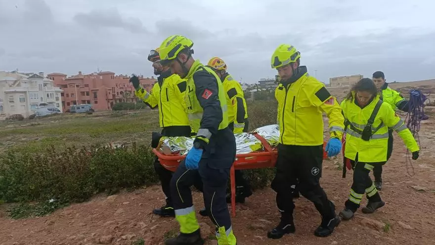 Hallan el cadáver de un pescador en las calas de Torrevieja