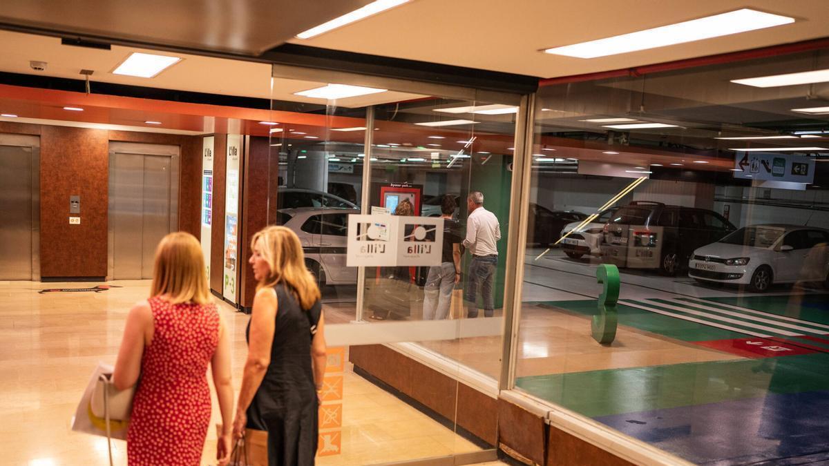 Los futuros centros comerciales de Barcelona tendrán menos aparcamientos a raíz de una nueva regulación