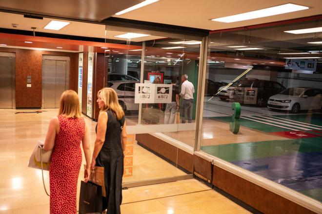 Los futuros centros comerciales de Barcelona tendrán menos aparcamientos a raíz de una nueva regulación
