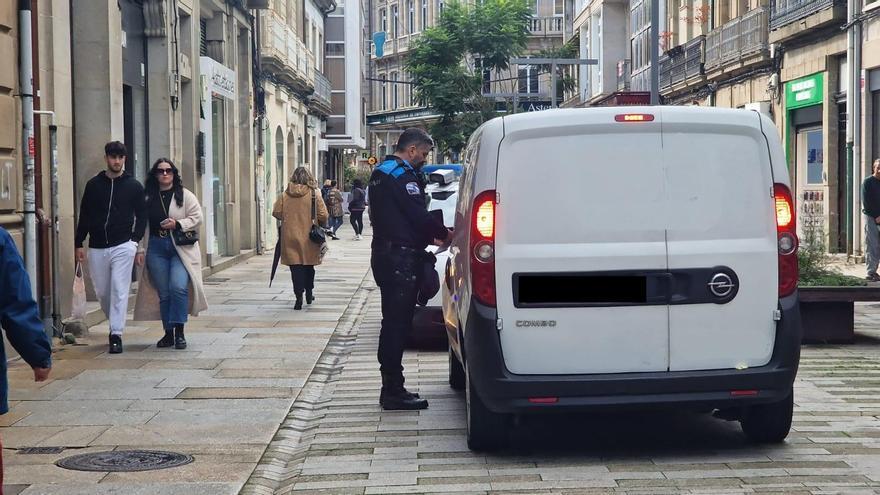 La Policía Local intenta frenar la preocupante presencia de vehículos en zonas peatonales