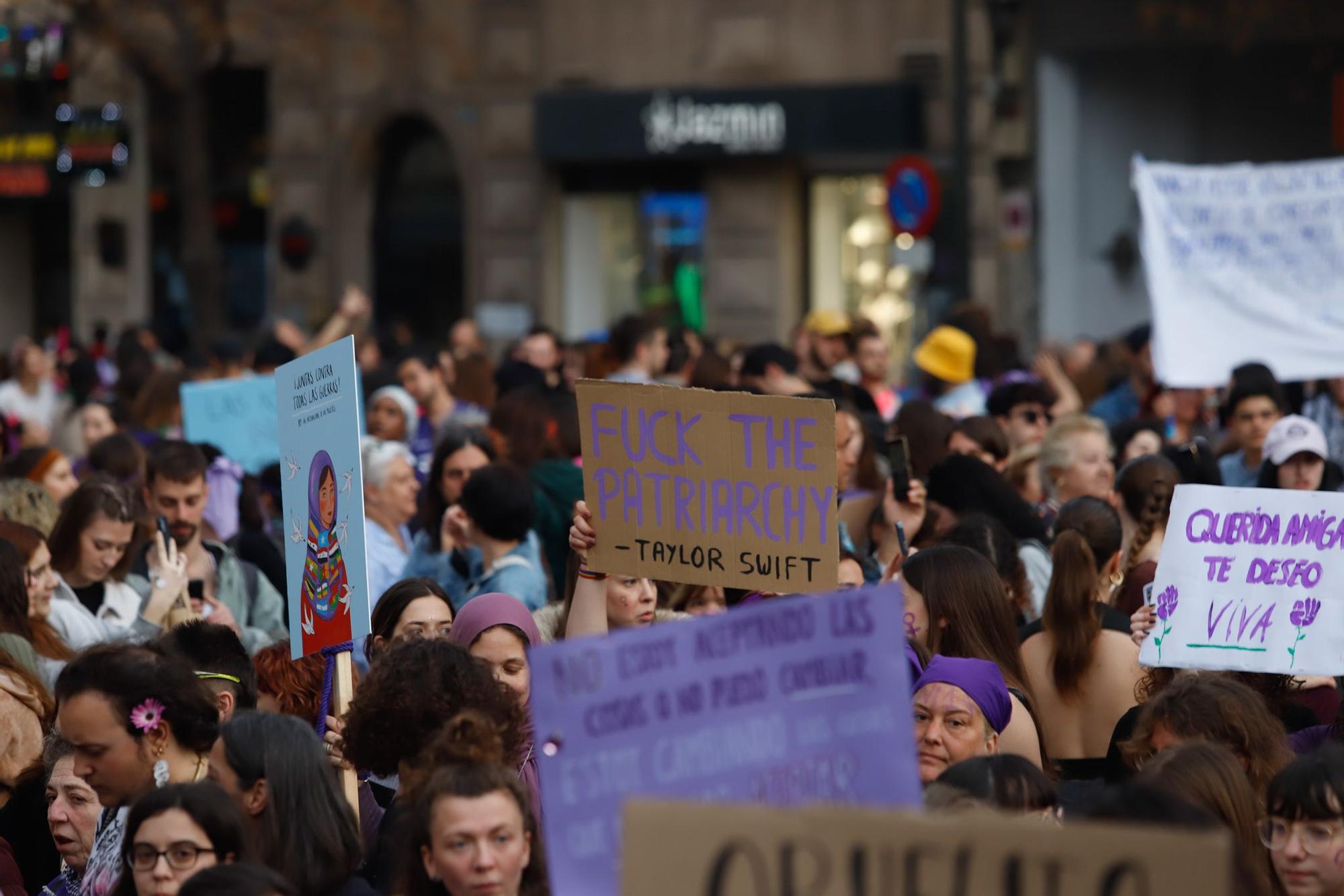 La manifestación de la Coordinadora Feminista de València para celebrar el 8 M