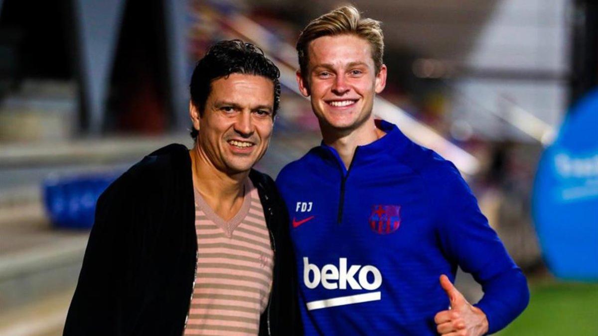 Litmanen posó junto a De Jong para tener una foto de recuerdo