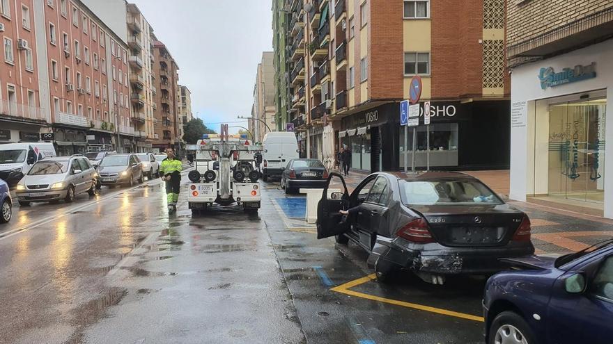 Choque entre dos vehículos en Antonio Hurtado en Cáceres