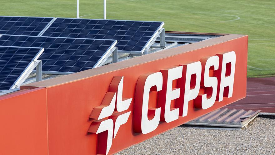 Cepsa avanza en su programa de instalación de paneles solares en sus estaciones de servicio en Canarias