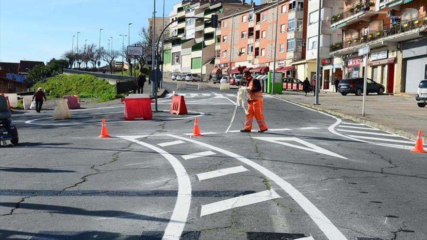 Señalizan la nueva rotonda