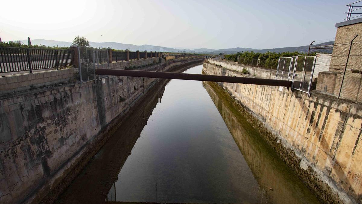 Tram inicial de la Sèquia Reial al seu pas per Antella.