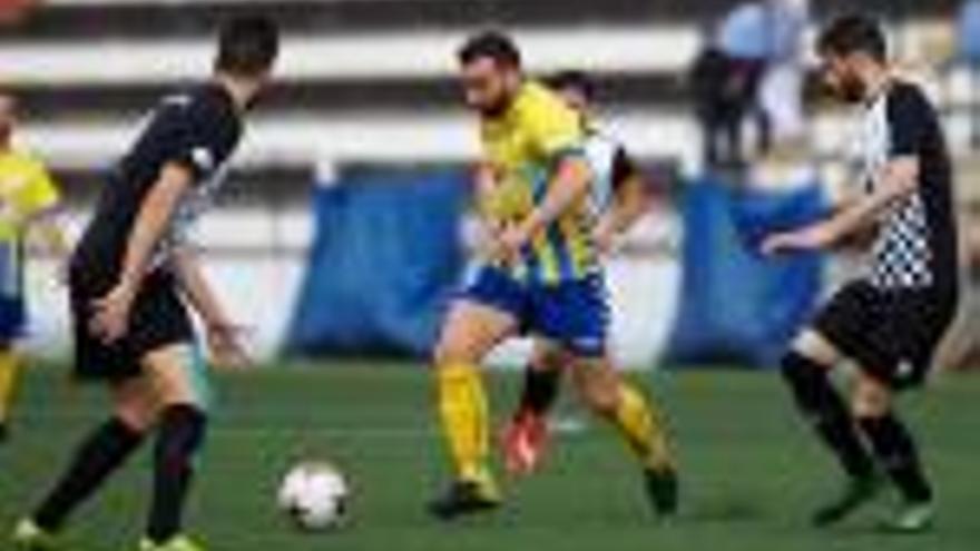 Marc Medina va anotar dos gols ahir al Municipal Feliu i Codina d&#039;Horta.