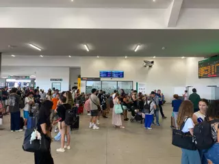 Atrapados en Chamartín tras cancelarse de nuevo los trenes a Galicia por la reactivación de los incendios