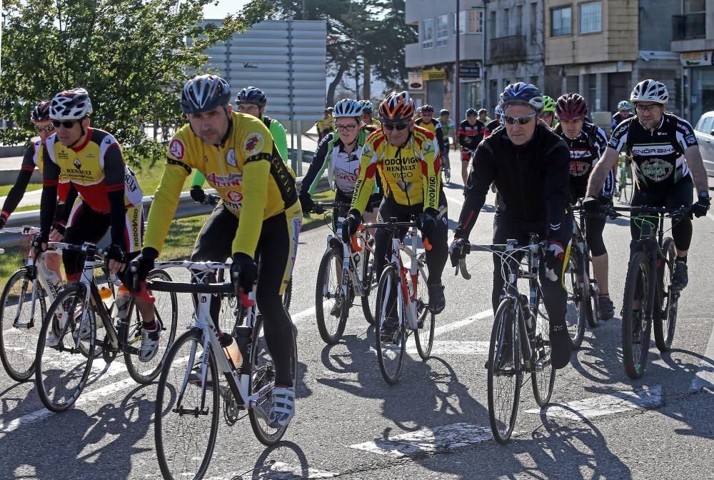 Un pelotón de ciclistas arrancó a las 10.00 horas desde  A Ramallosa para recordar a ''Ñito'' y a los heridos del atropello en el km. 44 de la PO-552