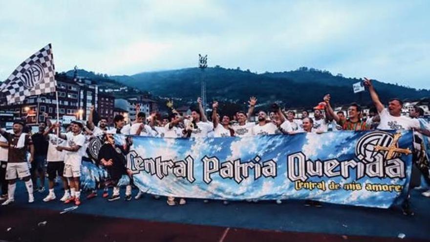 Vídeo | Así fue la celebración del Club Atlético Central por las calles de Sevilla