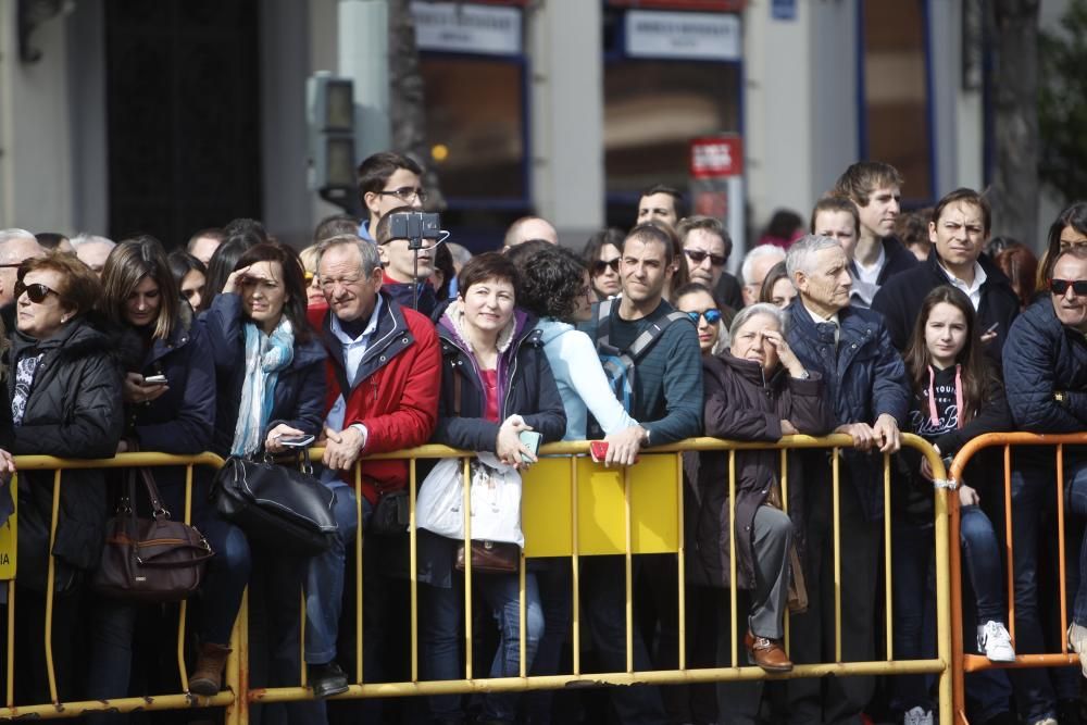 Ambientazo en la mascletà del día de la Crida