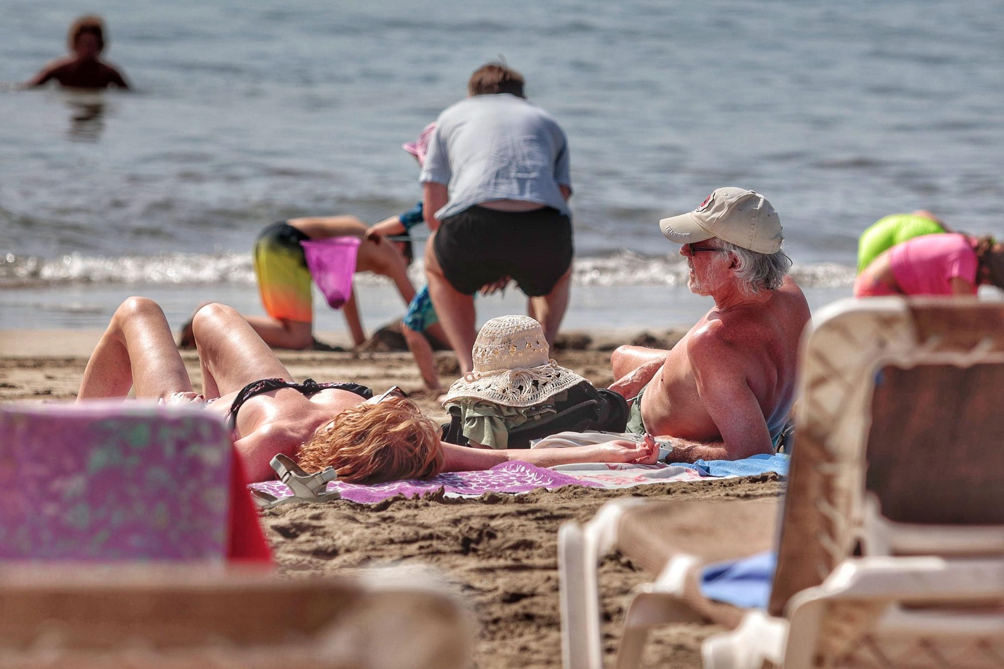 Playas llenas en el Sur de Tenerife durante la Semana Santa