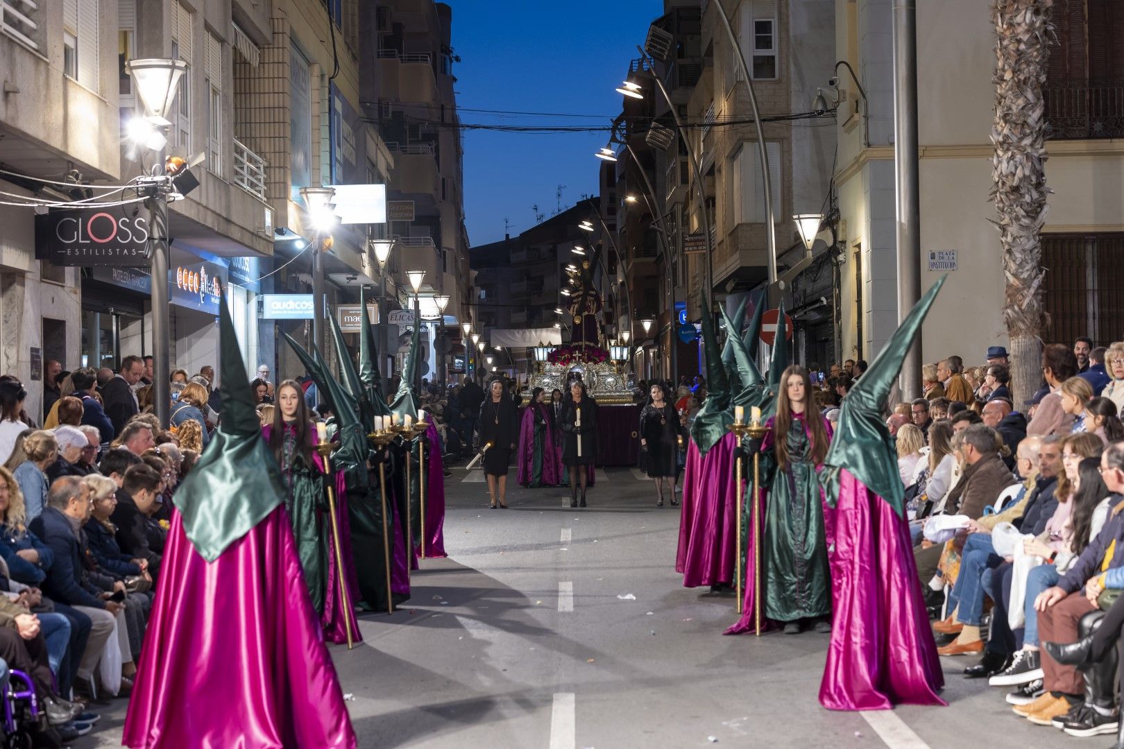 La procesión del Santo Entierro de Cristo del Viernes Santo en Torrevieja, en imágenes