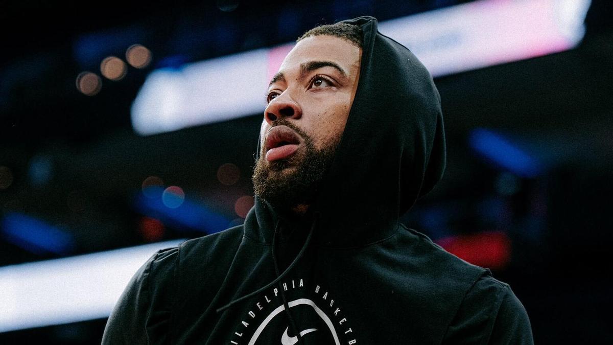Trendon Watford durante un calentamiento