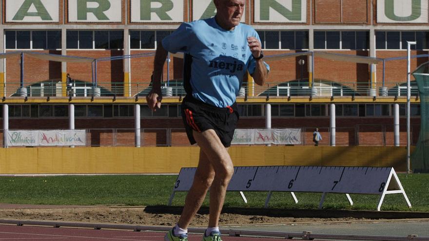 Entrenamiento solidario para recoger material escolar