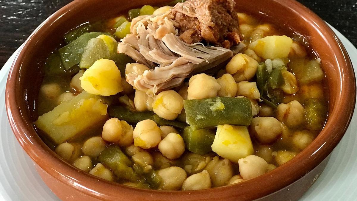 Puchero andaluz de Bar Santos, en el corazón del centro de Sevilla, a un paso de la calle Sierpes.