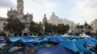 Los acampados por la vivienda en València se organizan para una protesta larga