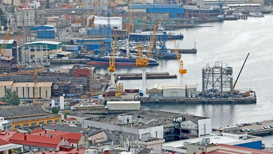 Vista panorámica de los astilleros de Bouzas, en Vigo. // Marta G. Brea