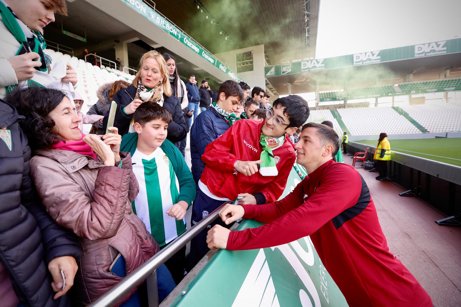 El Córdoba entrena ante su afición en El Arcángel