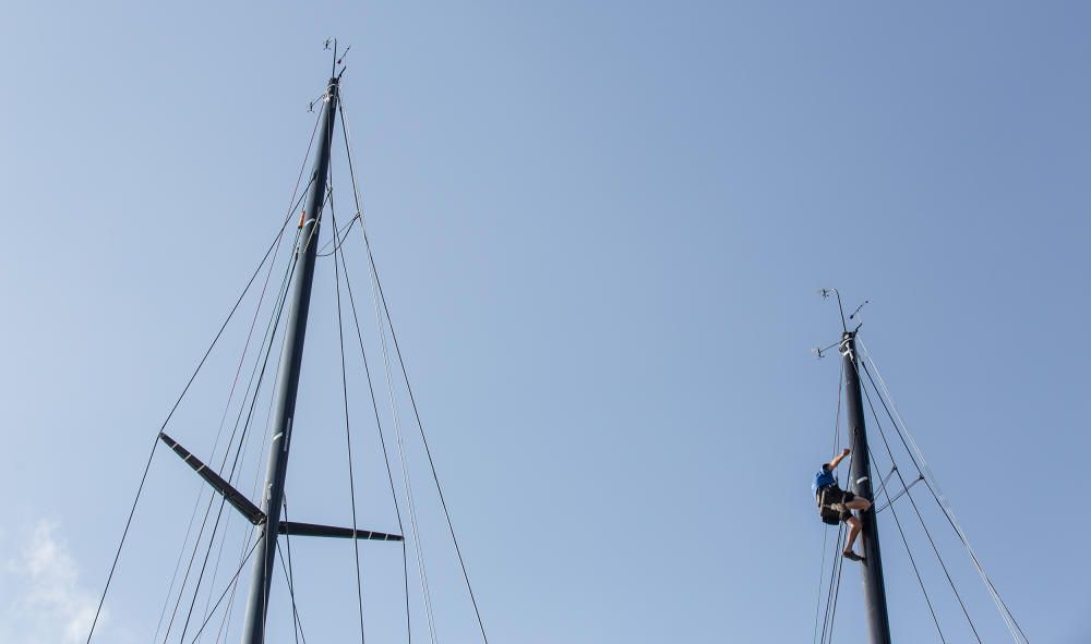 Miles de personas se dan cita en el Village del Puerto de Alicante para disfrutar del estreno de la competición