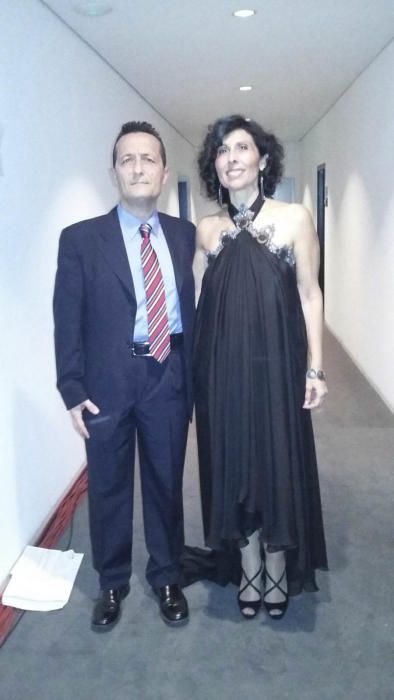 Los presentadores de la Gala de los Importantes de INFORMACIÓN, los periodistas Cristina Martínez y José Emilio Munera.