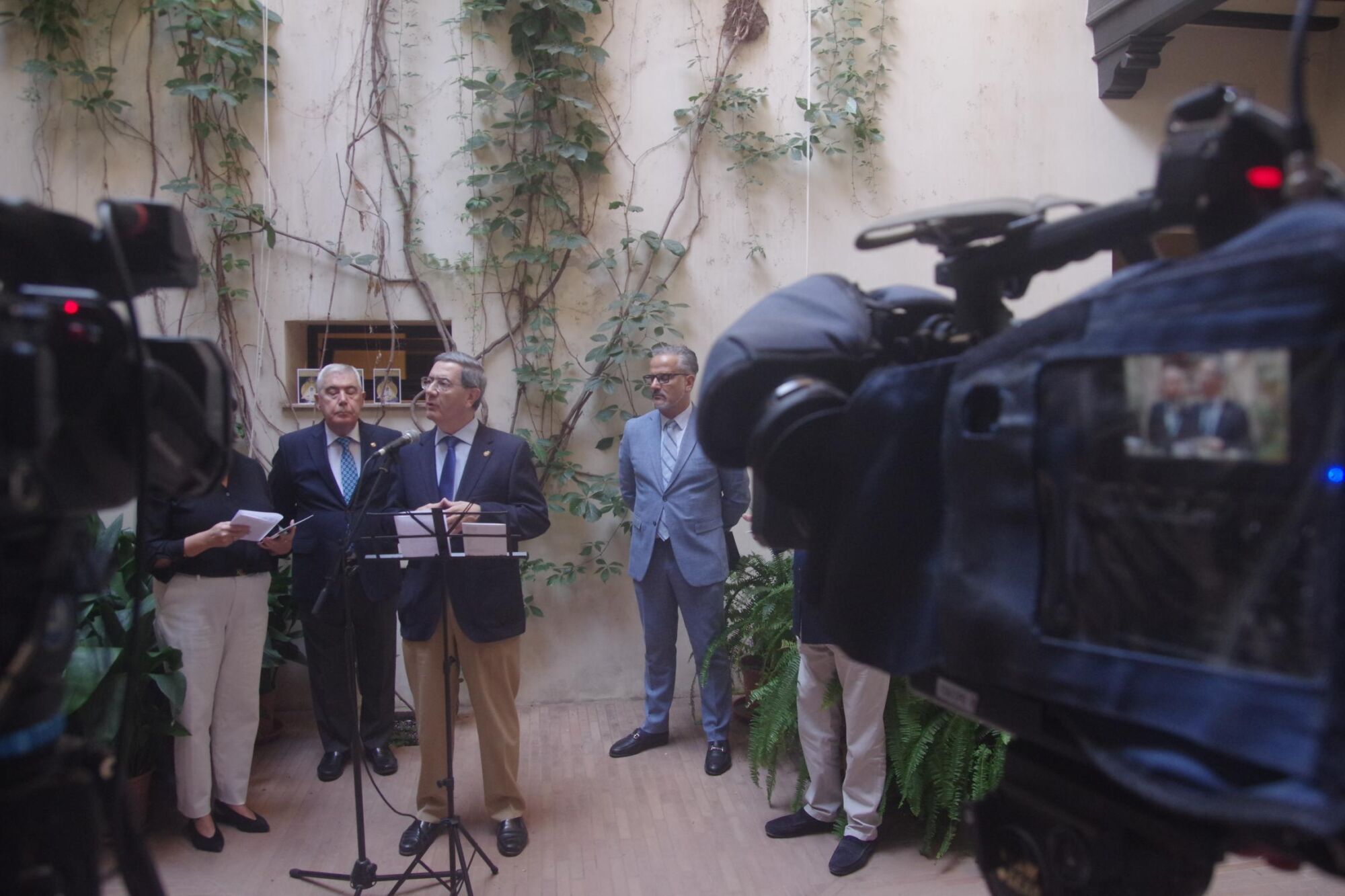 Exposición de pintura por el XXV aniversario de la coronación canónica de la Virgen de la Trinidad en el Revello de Toro