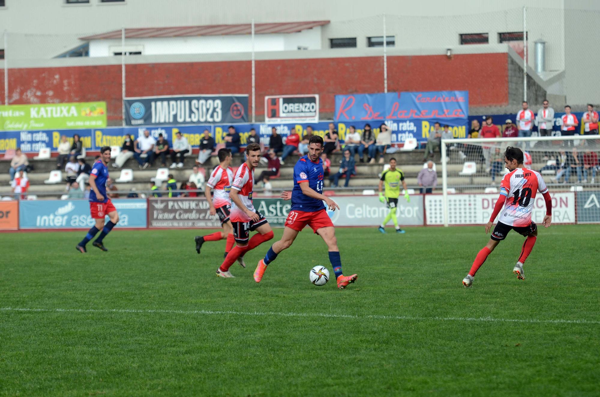 Búscate en las fotos de la victoria del Arosa sobre el Móstoles