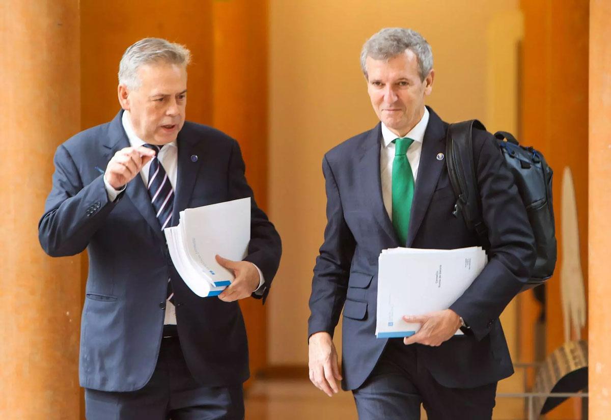 El Conselleiro de Sanidade, Antonio Gómez Caamaño, y el presidente Rueda tras el Consello de la Xunta.