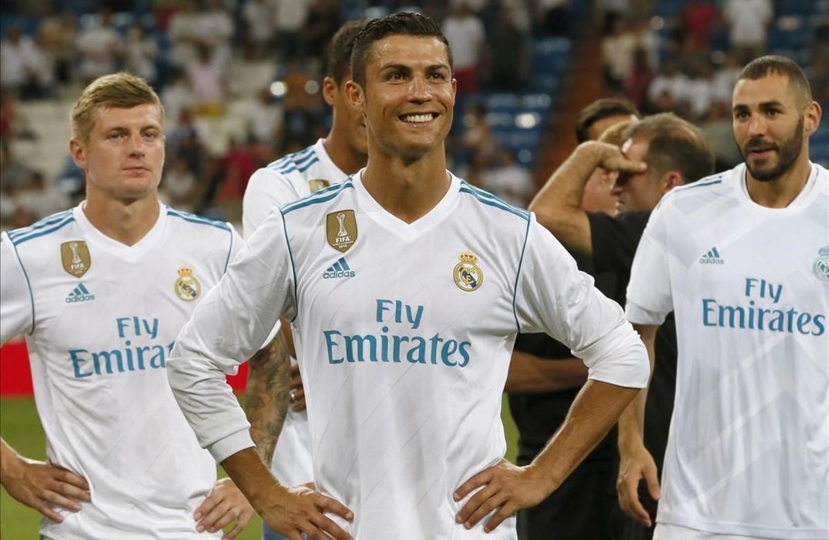 Cristiano Ronaldo, Kroos y Benzama tras la victoria sobre la Fiorentina en el trofeo Bernabéu.