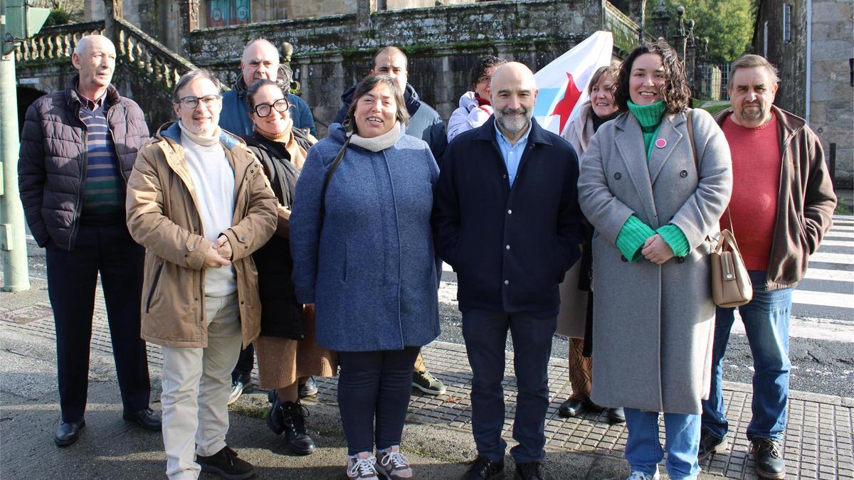 Néstor Rego, centro, y otros cargos del BNG, en A Escravitude.