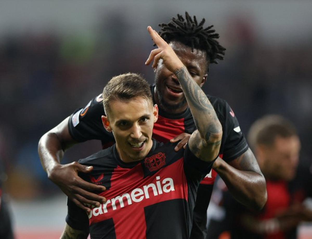 Grimaldo celebrando su gol ante el Werder Bremen