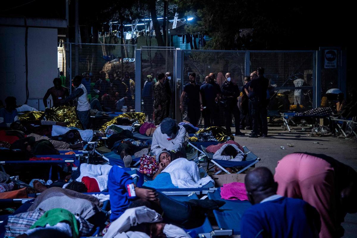 Lampedusa, colapsada tras la llegada de 6.000 inmigrantes en 24 horas.