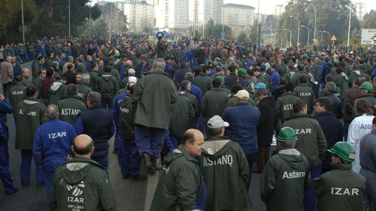 Antiga manifestación nos estaleiros de Ferrol e Fene, hai 20 anos, cando empezaba a destaparse o mal do amianto.   | // J. ANTÓN
