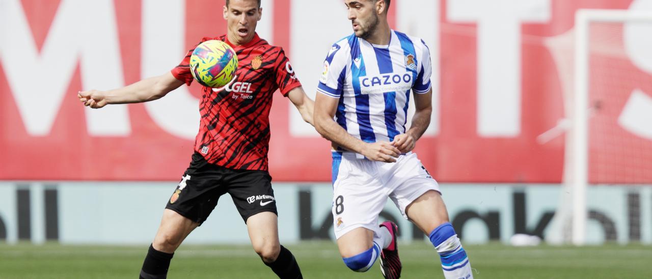 Galarreta, ayer en pugna con el realista Mikel Merino, puede estar tranquilo. Morlanes no le quitará el puesto.