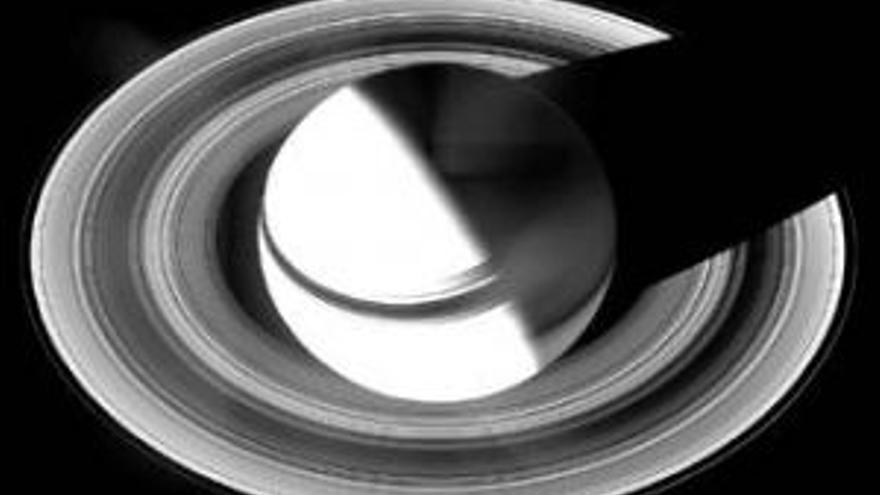 Saturno se exhibe ante las cámaras de la sonda ´Cassini´