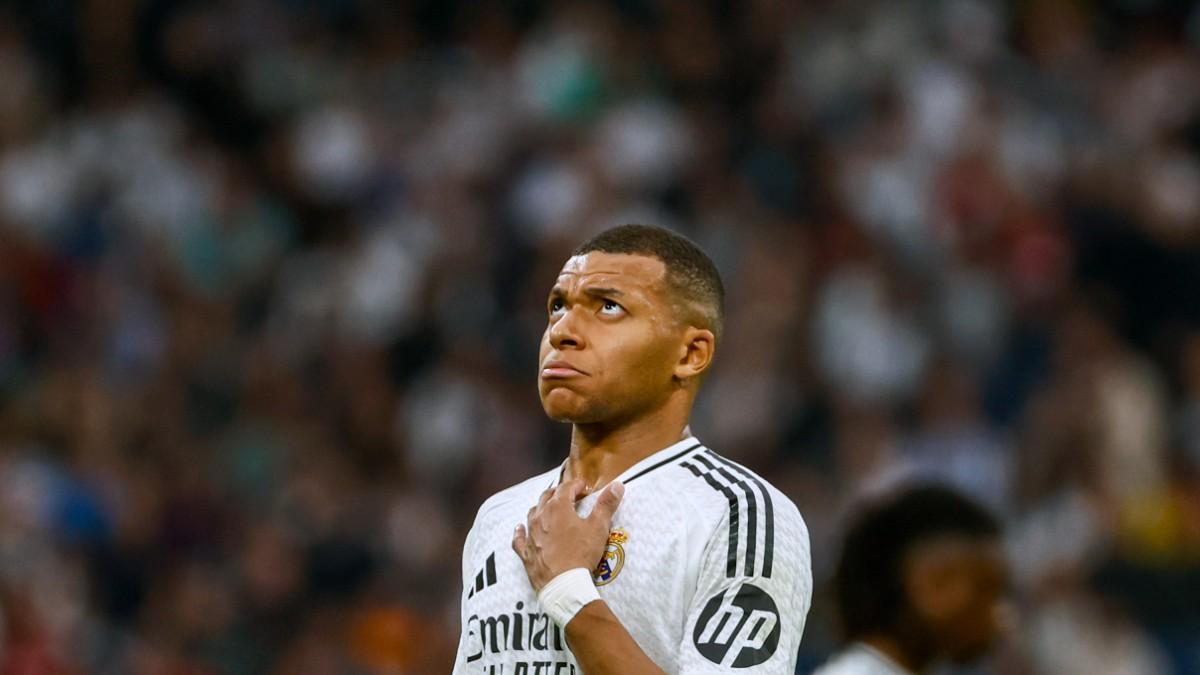 Kylian Mbappé durante el encuentro del Real Madrid ante Osasuna en el Santiago Bernabéu