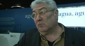 Escriptors i artistes s’uneixen al voltant de l’aigua al Museu de les Aigües de Cornellà. Al vídeo Quim Monzó, Pedro Madueño i Ángel Simón, president executiu d’Agbar.