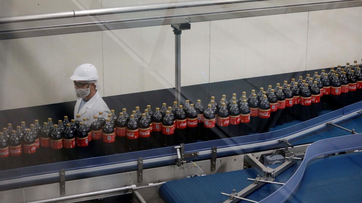 Coca-Cola dona un millón de litros a hospitales y residencias
