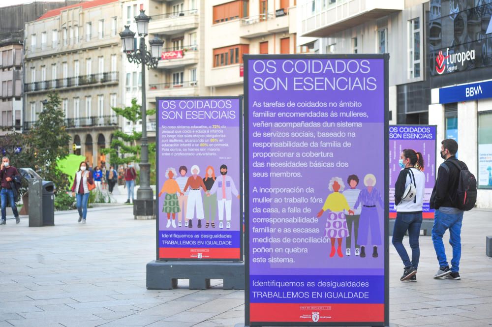 Los paneles de la exposición de la Plaza de Galicia. // Iñaki Abella