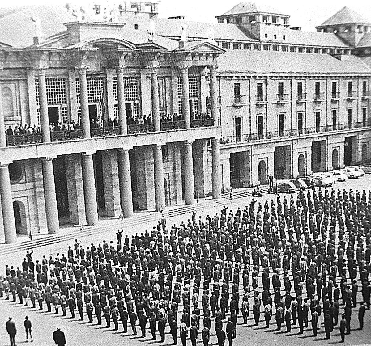 Promoción de alumnos en la Laboral en los años 60.