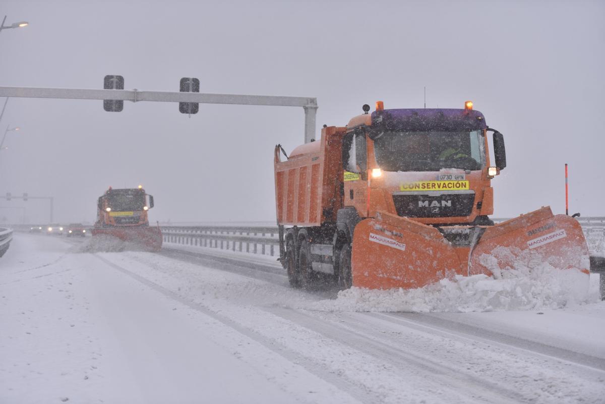 La nieve complica la circulación por las carreteras del norte de Aragón