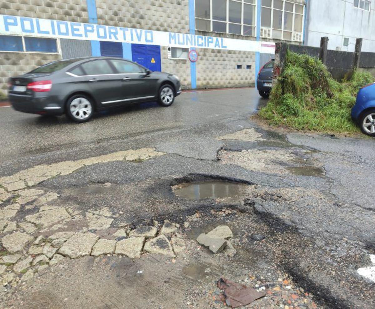 Grandes socavones en el entorno de Romarigo. | SANTOS ÁLVAREZ