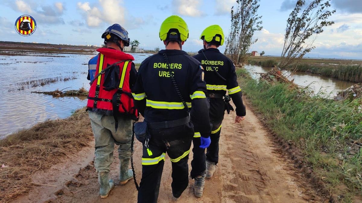 Dispositivo en la Albufera, con bomberos y voluntarios de Protección Civil de Castellón.