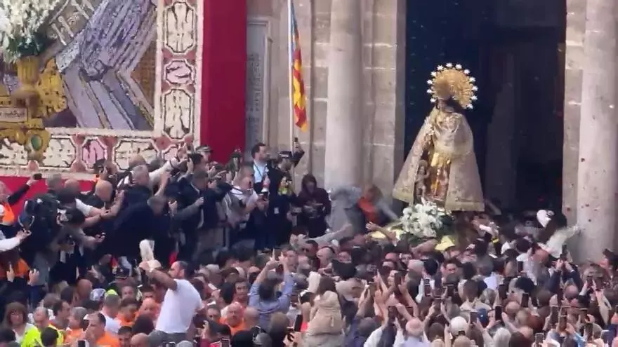 Comienza el traslado de la Virgen