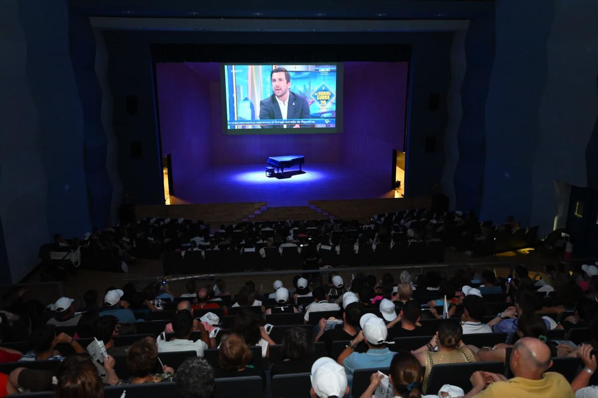 Cox abre su auditorio para vivir en hermandad la visita de Enrique Riquelme al Hormiguero de Pablo Motos