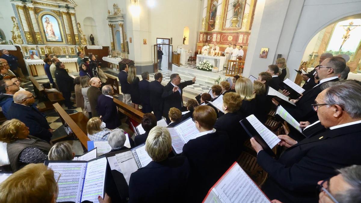 Primera misa celebrada en la Iglesia de Finestrat tras su reapertura.