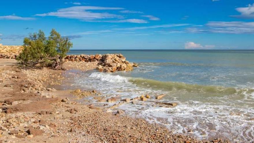 Estado que ayer presentaba la playa del Brosquil.