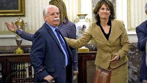 Luis Navajas, teniente fiscal del Tribunal Supremo, y Dolores Delgado, fiscala general del Estado