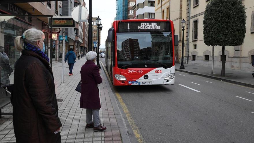 Una octogenaria de Gijón recupera 1.400 euros que había perdido en un autobús gracias al conductor
