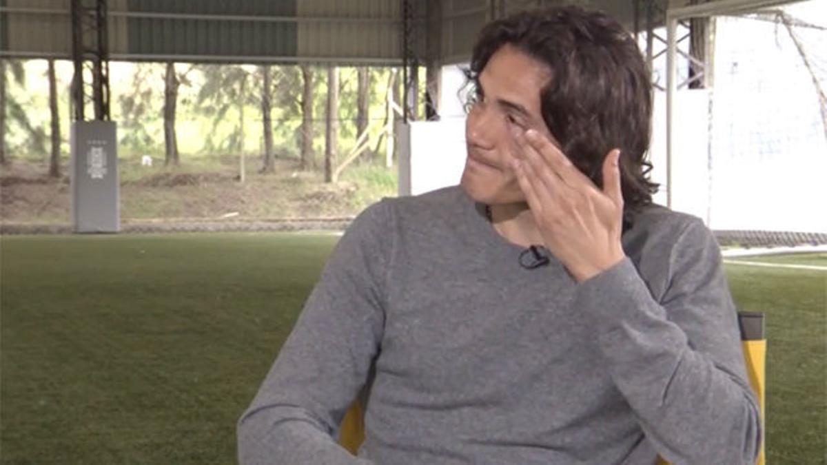 Cavani se mostró visiblemente emocionado durante la entrevista